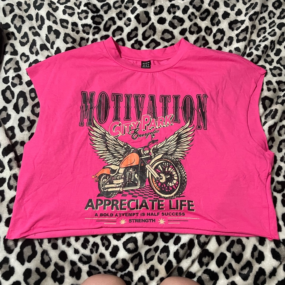 SHEIN Pink Graphic Crop Top